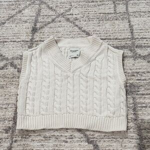 Abercrombie & Fitch Cropped Cable Knit Cream Sweater Vest